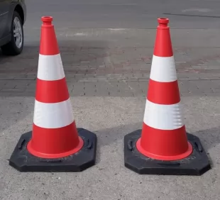 Pachołek drogowy 50cm U-23c | PCV, 2,8 kg, odblaskowy